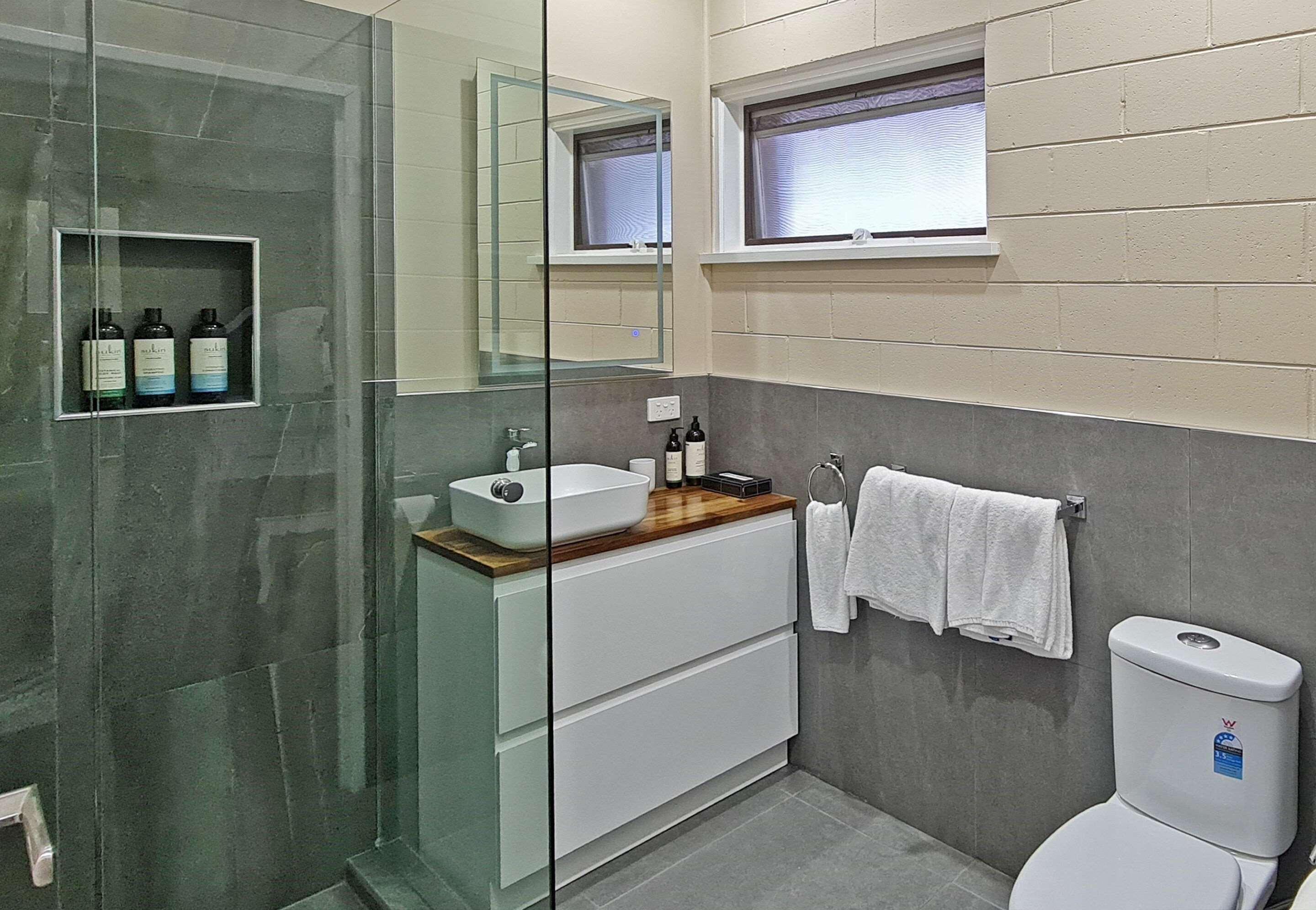 Comfort Inn & Suites King Avenue Sale Extérieur photo